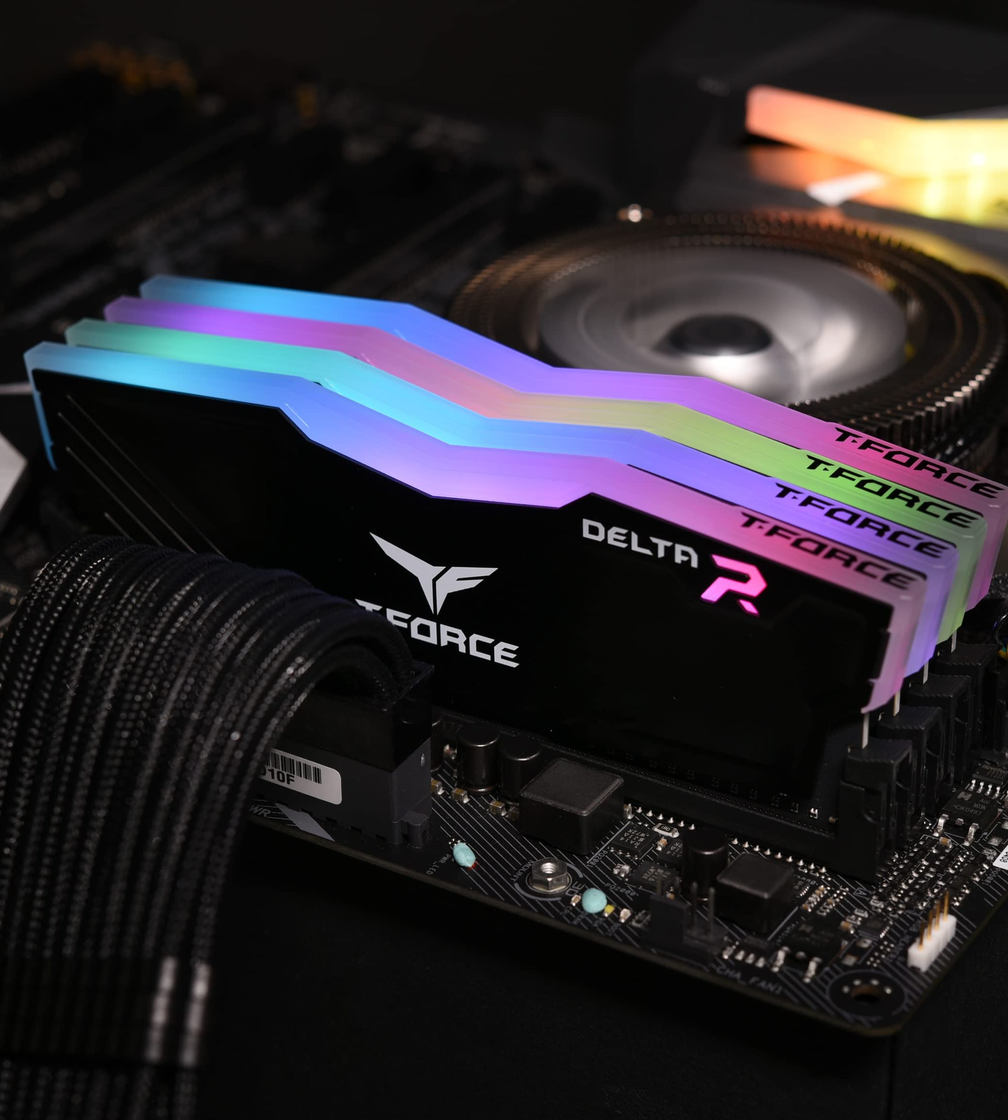 MEMORIA RAM PC TEAMGROUP T-FORCE DELTA RGB 8GB 3600MHZ DDR4 TF3D48G3600HC18JBK